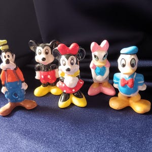 Miniature Disney Figures, Miniature Figurines, Porcelain Figurines, Disney Characters, Mickey Mouse, Donald Duck, Goofy, Collectible Figure