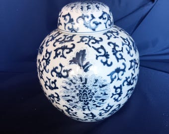 Ginger Jar, Blue and White Ginger Jar, Oriental Jar, Eastern Decor, Blue and White Ceramic, Room Decor, Vintage Gift Idea