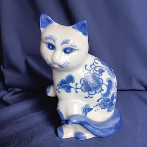Cat Figurine, Oriental Cat, Blue and White Cat, Collectible Cat, Chinoiserie, Chinese Cat, Ceramic Cat, Home Decor, Vintage Gift Idea