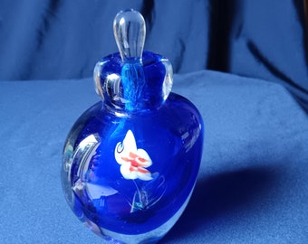 イタリア製の手吹き香水瓶セット、コバルトブルーに金色のアクセントが