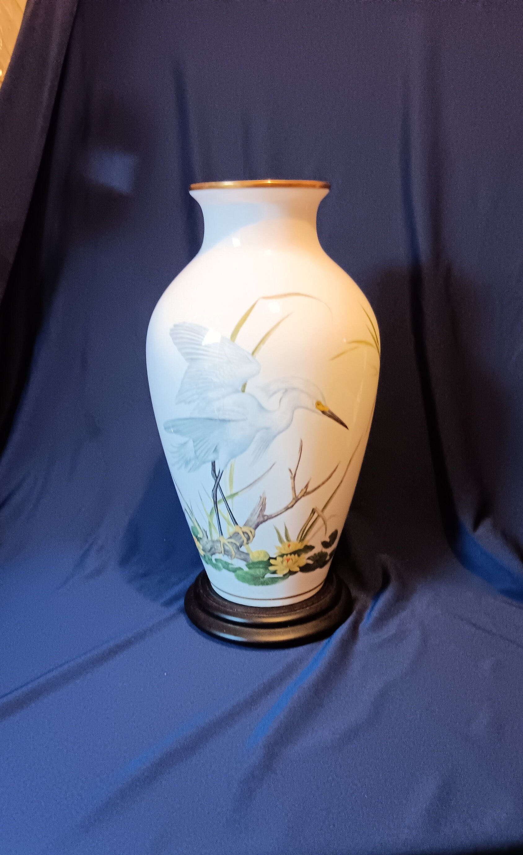Franklin Mint, Limited Edition, the Marshland Bird Vase Franklin Mint, Limited Edition, the Marshland Bird Vase
