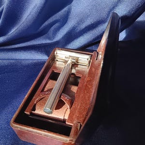 Vintage Razor, Valet Auto Strop, Shaving and Grooming, Safety Razor ...