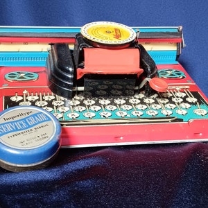 Vintage Typewriter, Toy Typewriter, Mettype, Mettoy, Tinplate Typewriter, Tinplate Toy, Home Decor, Vintage Decor, Vintage Interiors.