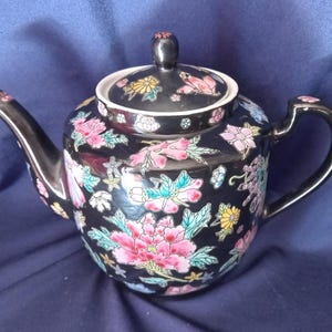 Théière chinoise, théière de la famille noire, Jingdezhen, théière noire, thé chinois, thé de l&#39;après-midi, porcelaine chinoise, tea party, décoration de cuisine, cadeau