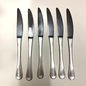 A 1960 set of 6 Old Hall Alveston 22.4 cm knives Designed by Robert Welch