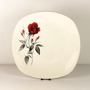 A Midwinter Carmen rose decorated plate