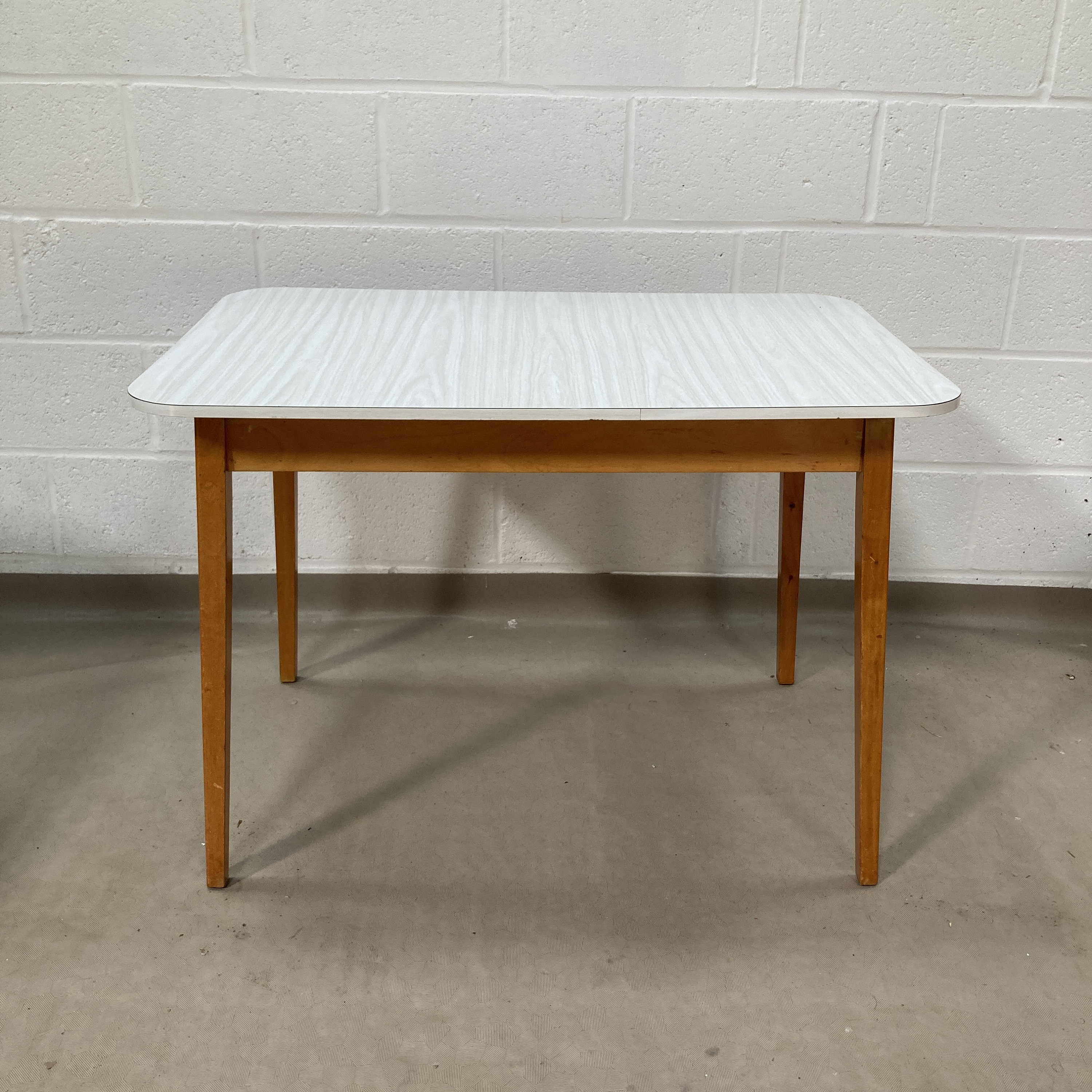Oak kitchen table 2024 with formica top