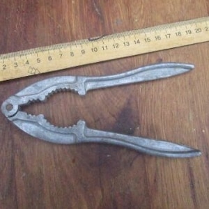 Cascanueces soviético original - Descascarador de galletas vintage - Cascanueces rústico retro - Cascanueces antiguo de aluminio - Utensilios de cocina decorativos de la URSS