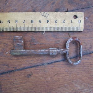 Authentic key - Vintage metal key - Antique Key - Retro Key - Key decoration - 1 Unique Key for Decor - Home Decor -