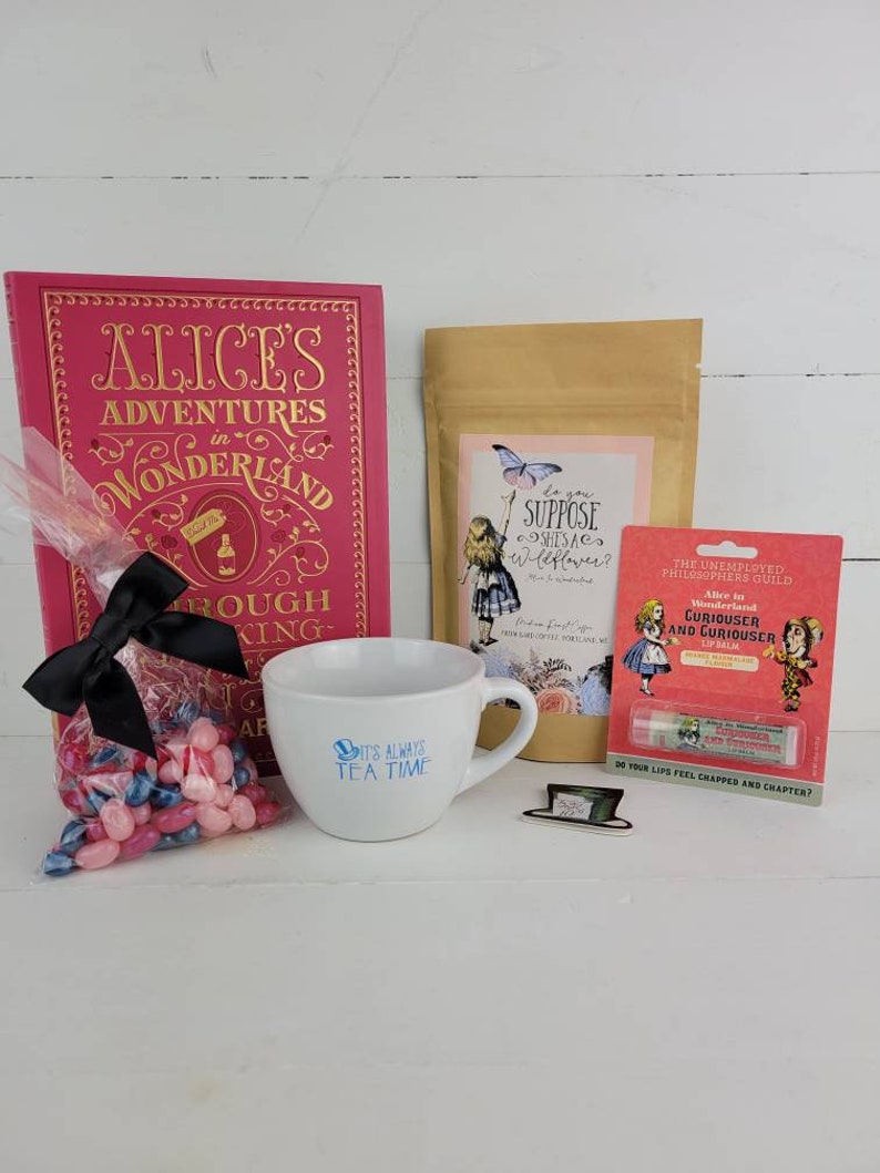 Alice in Wonderland Gift Set image 1