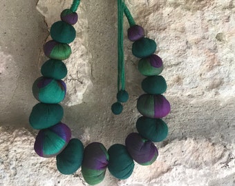 "CURRY!" necklace| Purple and green necklace I Cotton necklace I Fabric necklace I Cotton | Handmade| Necklace flush with the neck I Textile necklace