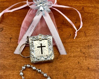 12 Baptism Mini Bibles And Rosary Silver and Pink Favor Personalized Recuerdo de Bautizo Con Rosario Personalizado Rosa