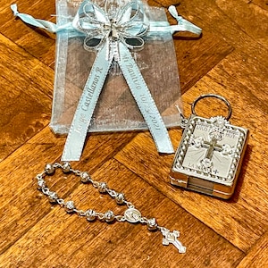 12 Bautismo Mini Biblias Y Rosario Plata y Azul Favor Personalizado Recuerdo de Bautizo Con Rosario Personalizado Azul