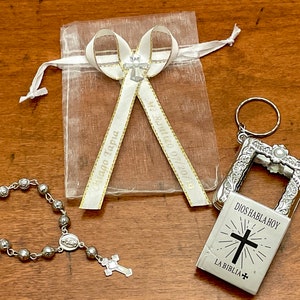 12 Mini Biblias De Bautismo Y Rosario Plata Favor Personalizado Recuerdo De Bautizo Con Rosario Personalizado