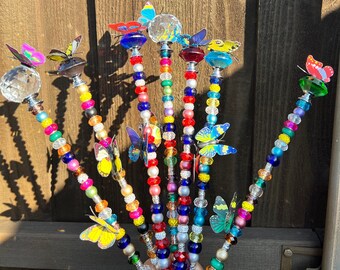 Decoración de jardín con mariposas, estaca de jardín con cuentas, regalo del día de la madre para mamá, decoración de primavera para interiores y exteriores, regalo de mariposas para mamá, regalos por menos de 20 dólares
