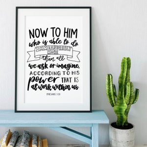 À celui qui sait imprimer - Éphésiens 3:20 - cadeaux chrétiens - estampes chrétiennes - impression de versets bibliques - cadeau de baptême