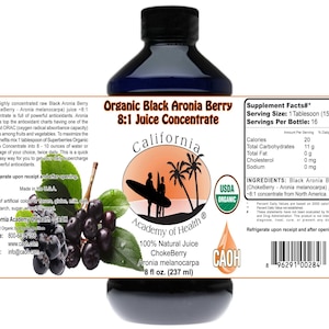 Puede incluir: Una botella de vidrio azul oscuro de concentrado de jugo de aronia negra org&aacute;nica 8:1. La botella est&aacute; etiquetada con las palabras "Organic Black Aronia Berry 8:1 Juice Concentrate" y "California Academy of Health". La botella es de 8 onzas l&iacute;quidas (237 ml) y est&aacute; certificada como org&aacute;nica por el USDA.