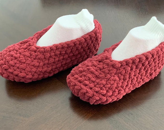 Medium Chenille Crochet Slippers in “Merlot”