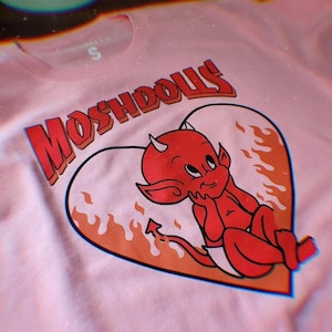MOSHDOLLS - Cheeky Devil Tee, Hot Stuff Devil, Punk Tee, Cutesy Devil, Alternatywny styl, Lil Devil Tee, Punk Rock, Trad Tattoo Style