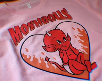 MOSHDOLLS - Cheeky Devil Tee, Hot Stuff Devil, Punk Tee, Cutesy Devil, Alternatywny styl, Lil Devil Tee, Punk Rock, Trad Tattoo Style