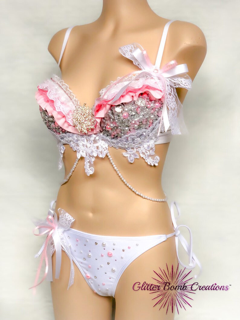 Pink Pearl and Rhinestone Rave Bra / Rose Winter Wonderland Costume/ Bridal and Bachelorette Outfit/ White Festival Wear/ MADE TO ORDER afbeelding 4