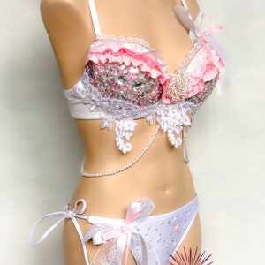 Pink Pearl and Rhinestone Rave Bra / Rose Winter Wonderland Costume/ Bridal and Bachelorette Outfit/ White Festival Wear/ MADE TO ORDER afbeelding 3