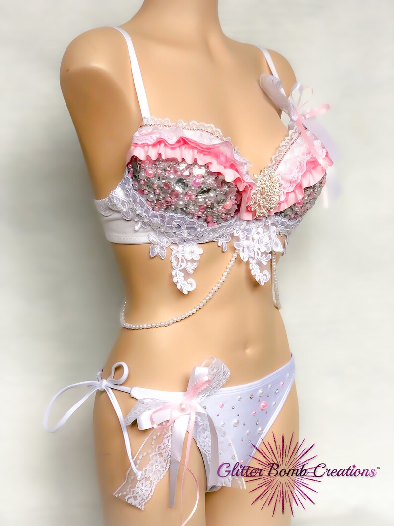 Pink Pearl and Rhinestone Rave Bra / Rose Winter Wonderland Costume/ Bridal and Bachelorette Outfit/ White Festival Wear/ MADE TO ORDER afbeelding 3