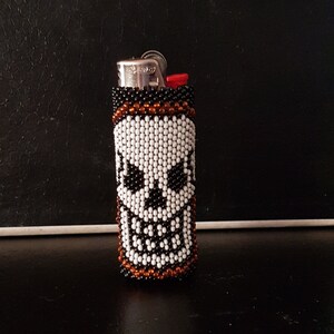 4eimc1mthnyrfm Daryl keeps zombies (walkers) at bay on amc's hit series the walking dead by using his busse knife. https www etsy com listing 279332754 daryl dixon themed beaded lighter cover