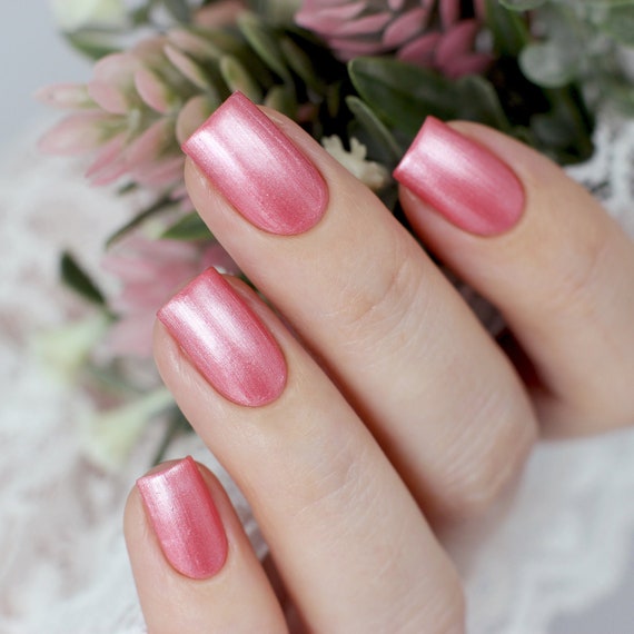 Petales De Rose Vernis A Ongles Rose Bebe Cadeaux Etsy
