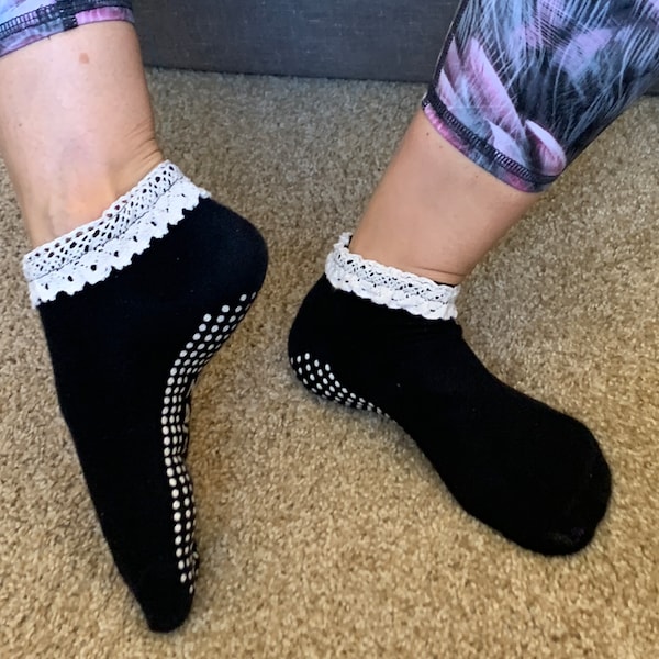 Crochet Ruffle Black Cotton Super Sticky Non-Slip Socks (GRIPZ)