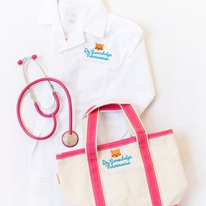 Embroidered Personalized Kids Lab Coat, Kids Doctors Coat, Embroidered White Coat for kids, Kids Lab Coat and Doctor&#39;s Bag, Veterinarian Bag
