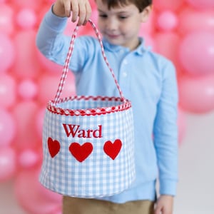 Jungen personalisierter Valentinstag Eimer, blaue Gingham Valentinstag Tasche, Valentinstag Geschenk für Kinder, Herz Tasche für Kinder, Karte Austausch Tasche