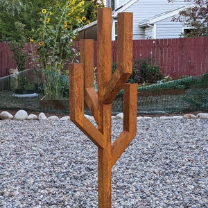 Saguaro cactus: Abstract geometric metal sculpture. Yard decor for localscape or xeriscape.