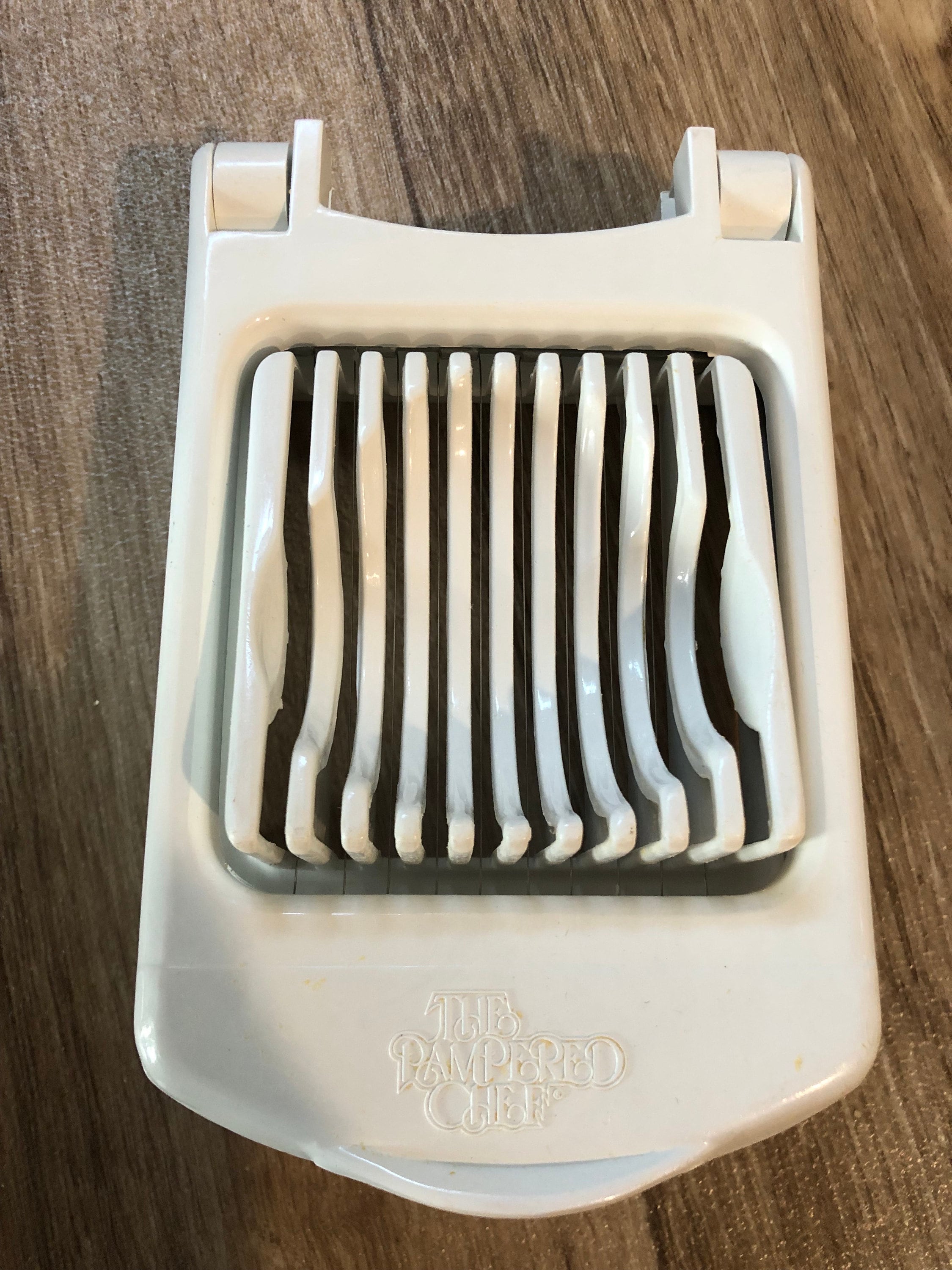 Vintage the Pampered Chef Egg Slicer Plus Cutter Stainless Steel White Easy Cutter Kitchen