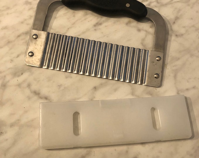 Vintage Pampered Chef Crinkle Cut Cutter Vegetable Knife Slicer With