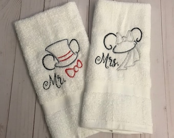 Newlywed Disney embroidered hand towel set