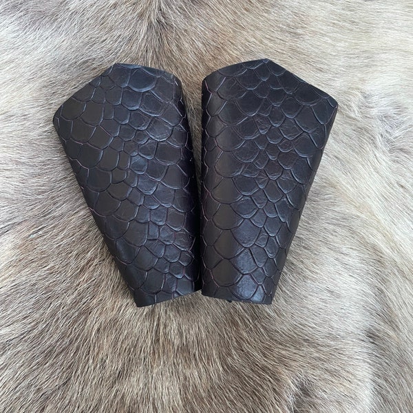 Dragonscale Bracers - Scale Embossed Two Tone Purple Cosplay Arm Armor