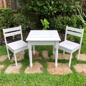 22x22x22 Childrens Table with Chairs