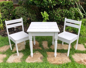 22x22x22 Childrens Table with Chairs