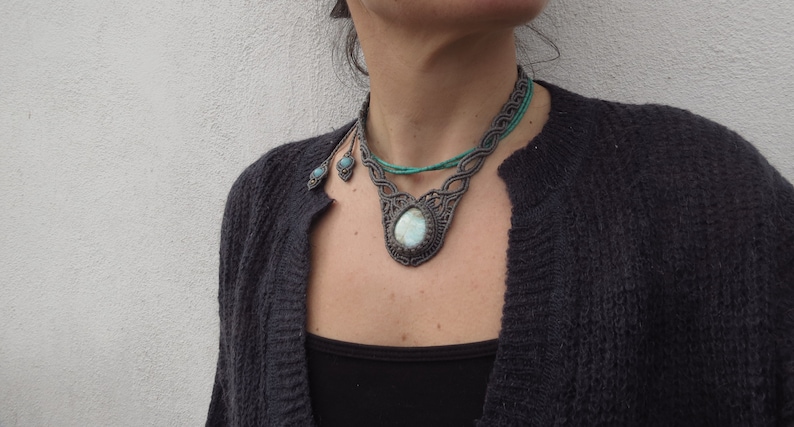 Collar gargantilla de macrame con aragonita azul y perlas de amazonita imagen 1