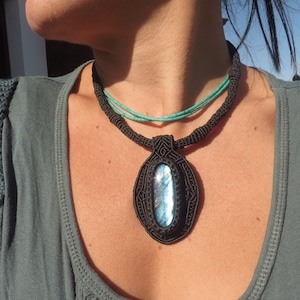 Labradorite necklace, ethnic macrame necklace with large blue flashy labradorite, unisex macrame necklace, amulet with labradorite