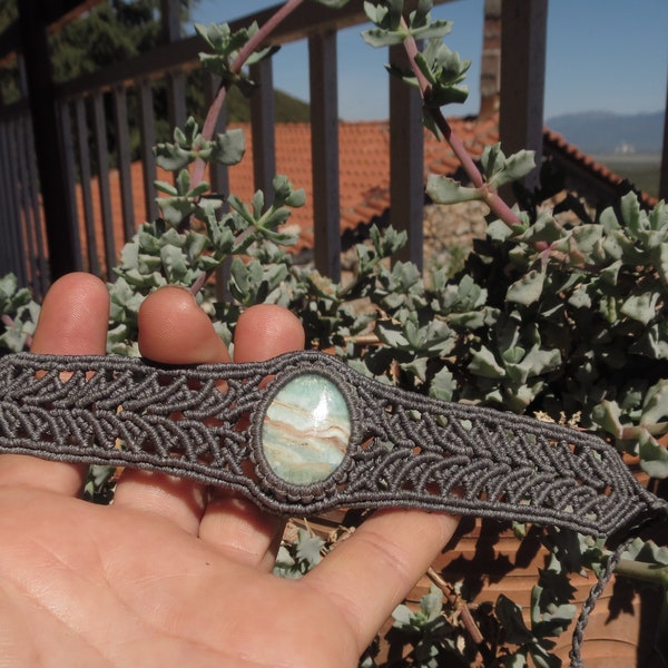 Gray macrame bracelet with blue aragonite from Italy, unisex bracelet with aragonite.