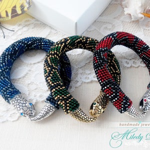 Pulsera de ganchillo con cuentas de semillas de serpiente, pulsera gótica de cuentas para mujer, pulsera de cuentas de serpiente, joyería de pitón roja, pulsera de ouroboros azul