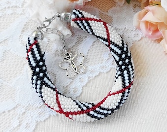 Bracciale geometrico importante, Bracciale all'uncinetto con perline grosse, Bracciale con perline beige e rombi, Gioielli da donna classici con perline in corda