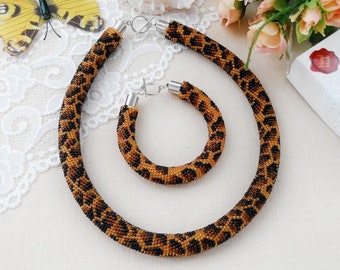Collar africano llamativo con cuentas de leopardo, regalo para mujer, gargantilla de ganchillo con cuentas de semillas, collar de animales con cuentas marrones, joyería de grandes felinos