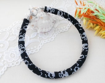 Skull gothic necklace witch gift Gothic bridal necklace black seed bead crochet necklace Skull gift Beadwork witchy wedding choker necklace
