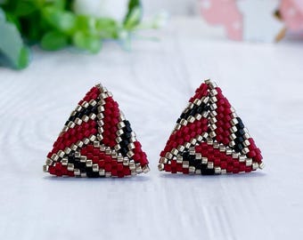 Triangelformade röda och svarta pärlörhängen, Geometriska örhängen i rött guld, Minimalistiska pärlörhängen för kvinnor, Lätta hypoallergena örhängen