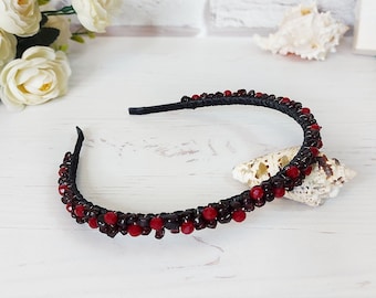Burgundy gemstone wedding headpiece Garnet stone hairband Gothic wedding dainty headband Maroon Crystal witch hair piece Red black crown