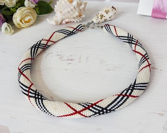 Gehäkelte geometrische Perlenhalskette, Beige klassische Perlenarbeit-Halskette, Chunky Perlenseil-Halsband, Statement trendy Halskette für Frauen