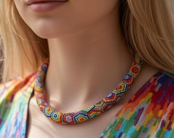 Collier de perles de rocailles colorées fait main, collier de perles géométriques lumineuses, tour de cou audacieux au crochet de perles africaines, bijoux de fierté LGBT arc-en-ciel